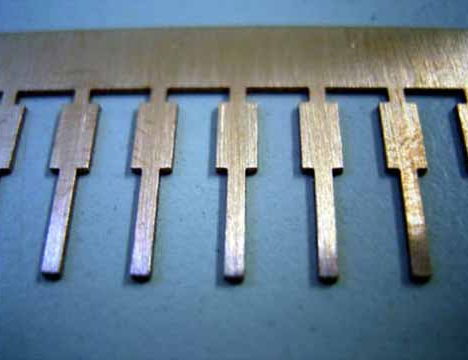 Lasercut von Steckerleisten aus CuSn6 Detail