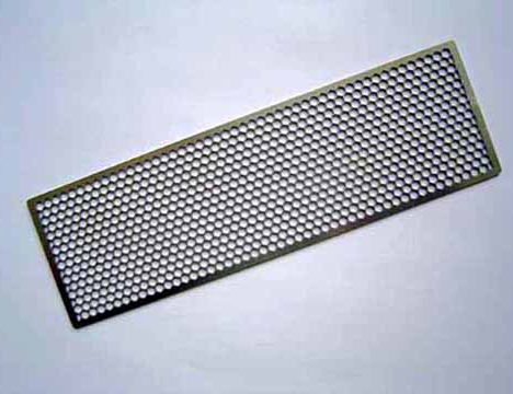 Edelstahlgitter in Wabenform